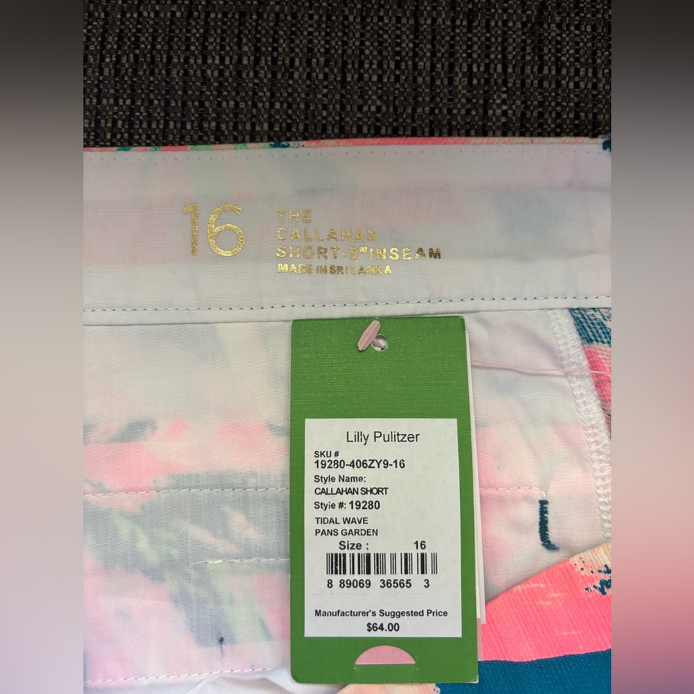Lilly Pullitzer Calloway shorts. NEW WITH TAGS!! - Picture 3 of 3